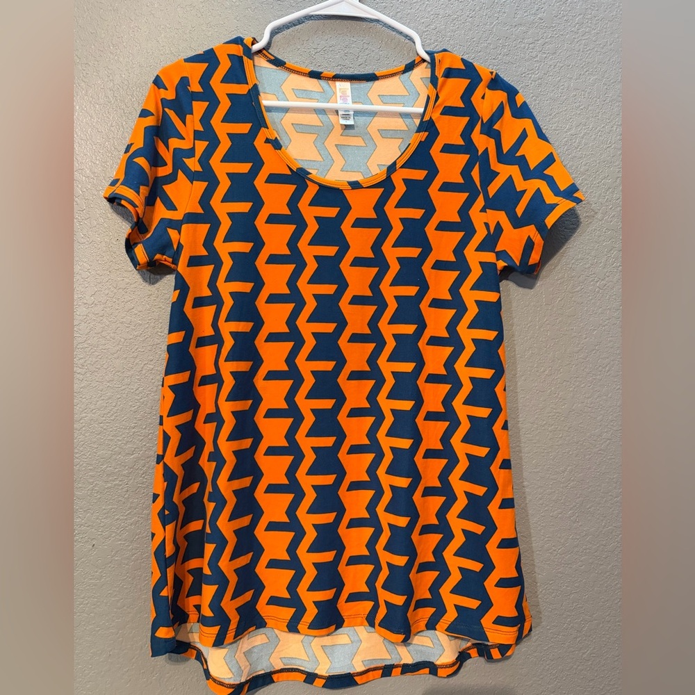 LuLaRoe Short Sleeve Scoop Neck Geometric Top in Orange and Navy